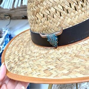Horn detailing western ranch hat w southwestern/country vibe